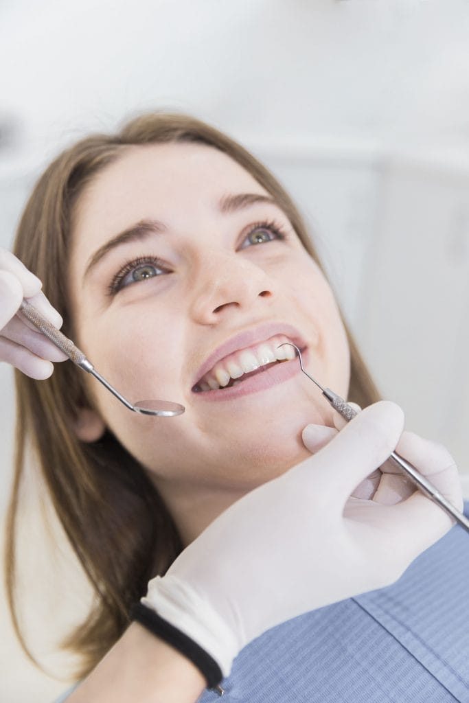 emergency dentist appointment in Southampton to resolve woman's dental issues